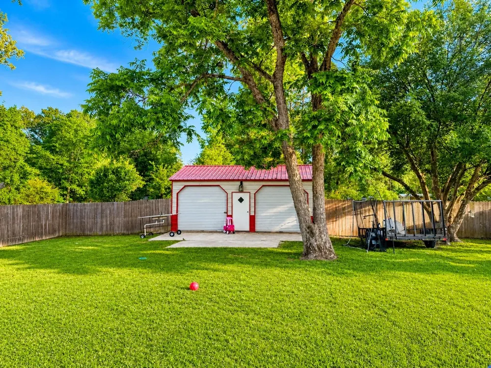 711 W Georgia Avenue Vivian, LA 71082