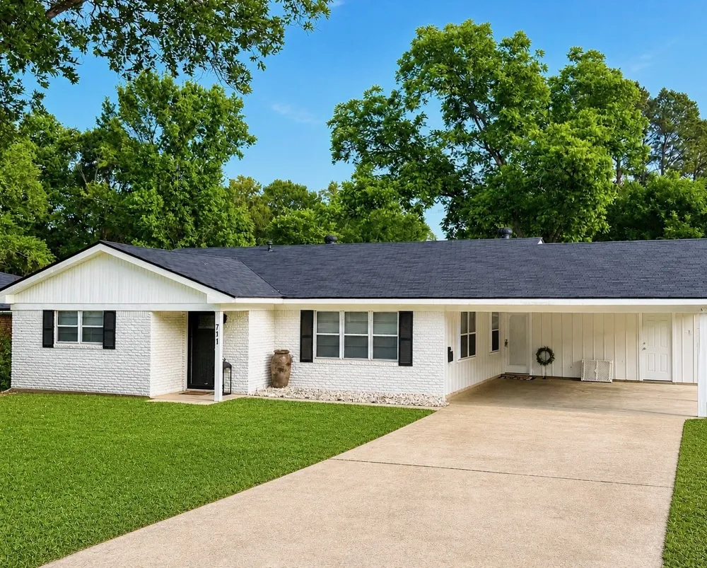 711 W Georgia Avenue Vivian, LA 71082