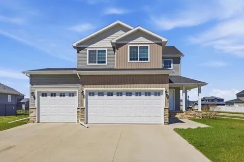 1206 Commander Drive W