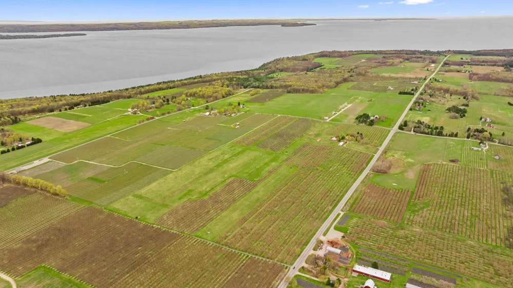 17835 Center Road Peninsula Township, MI 49686