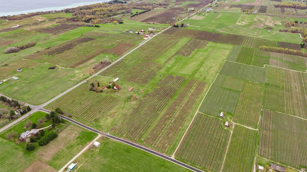 17835 Center Road Peninsula Township, MI 49686