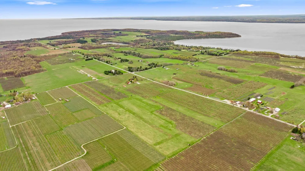 17835 Center Road Peninsula Township, MI 49686