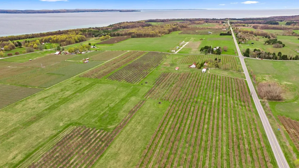 17835 Center Road Peninsula Township, MI 49686