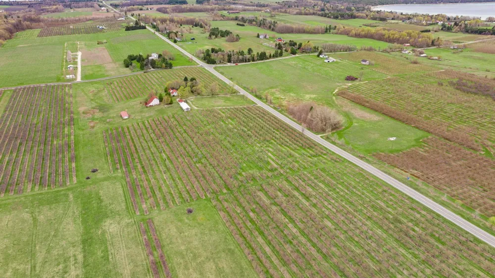 17835 Center Road Peninsula Township, MI 49686