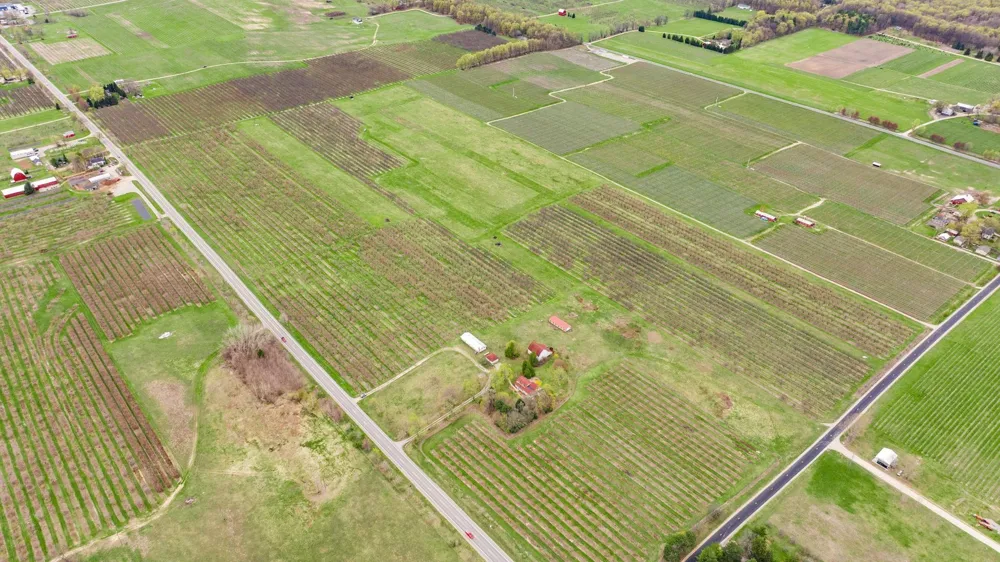 17835 Center Road Peninsula Township, MI 49686