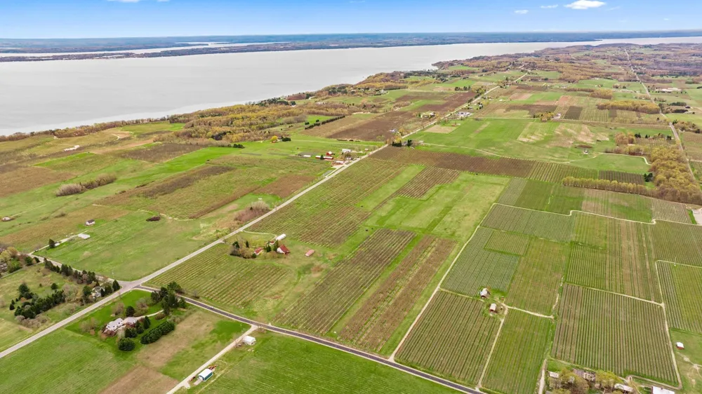 17835 Center Road Peninsula Township, MI 49686