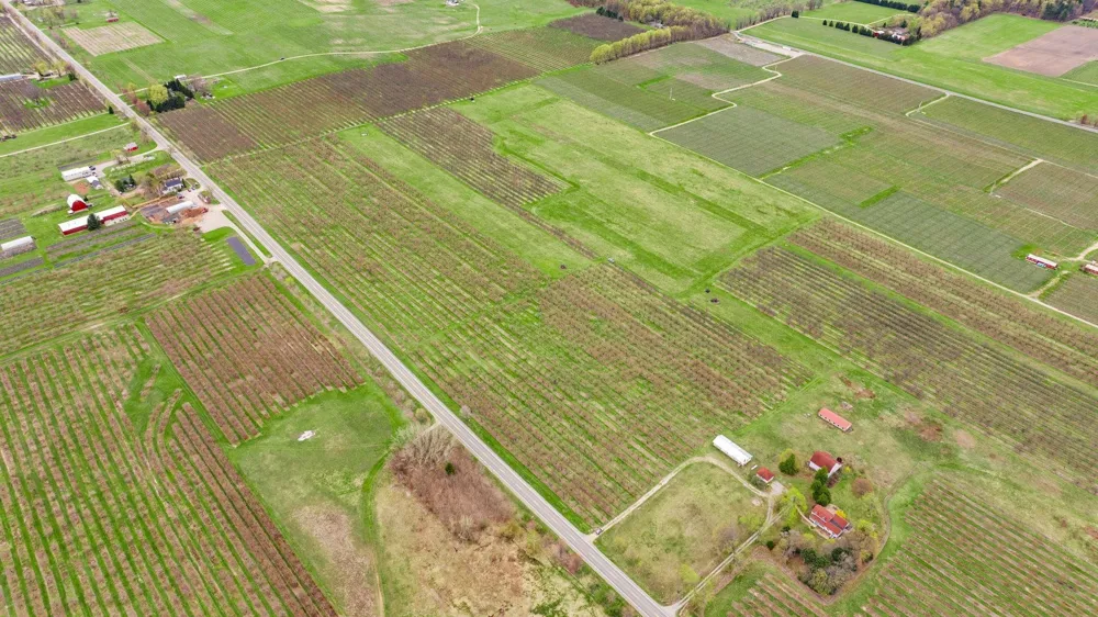 17835 Center Road Peninsula Township, MI 49686