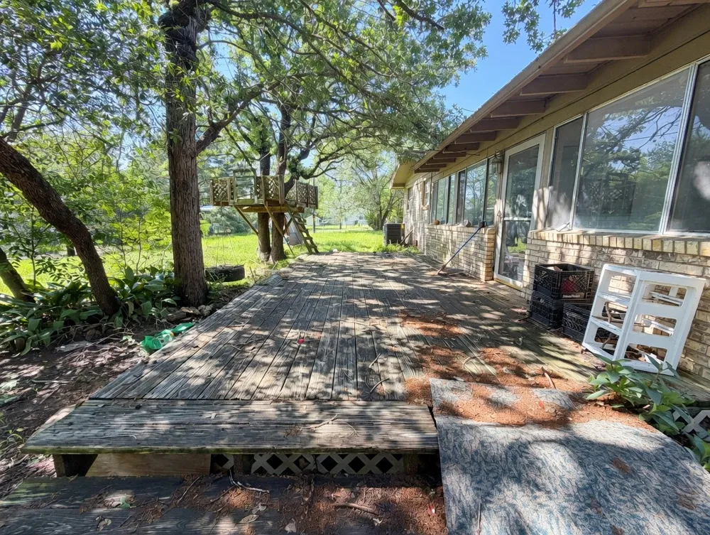 9262 Highway 77 Lexington, TX 78947