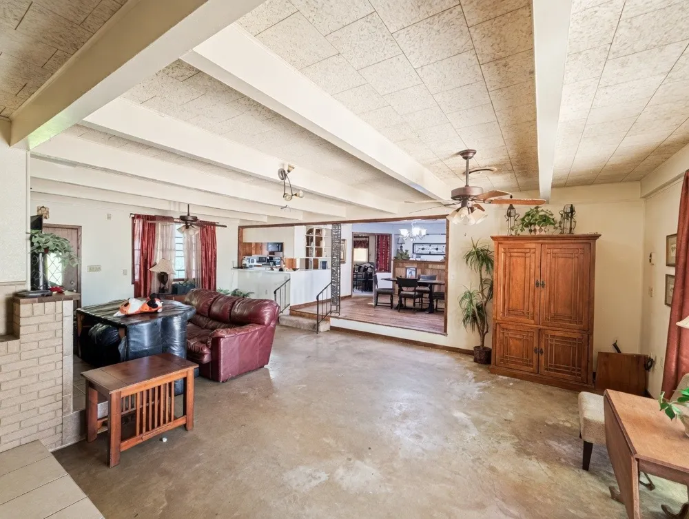 9262 Highway 77 Lexington, TX 78947