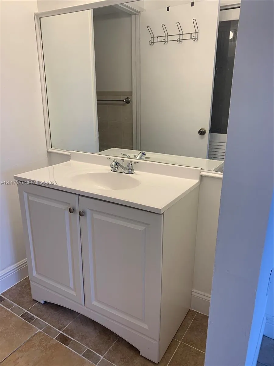 1221 SW 122nd Ave #207 Miami, FL 33184
