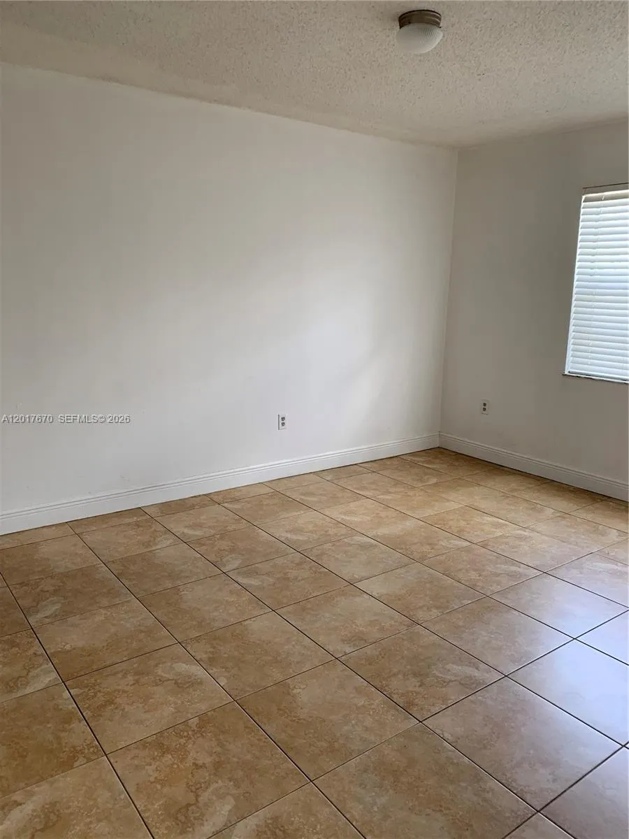 1221 SW 122nd Ave #207 Miami, FL 33184