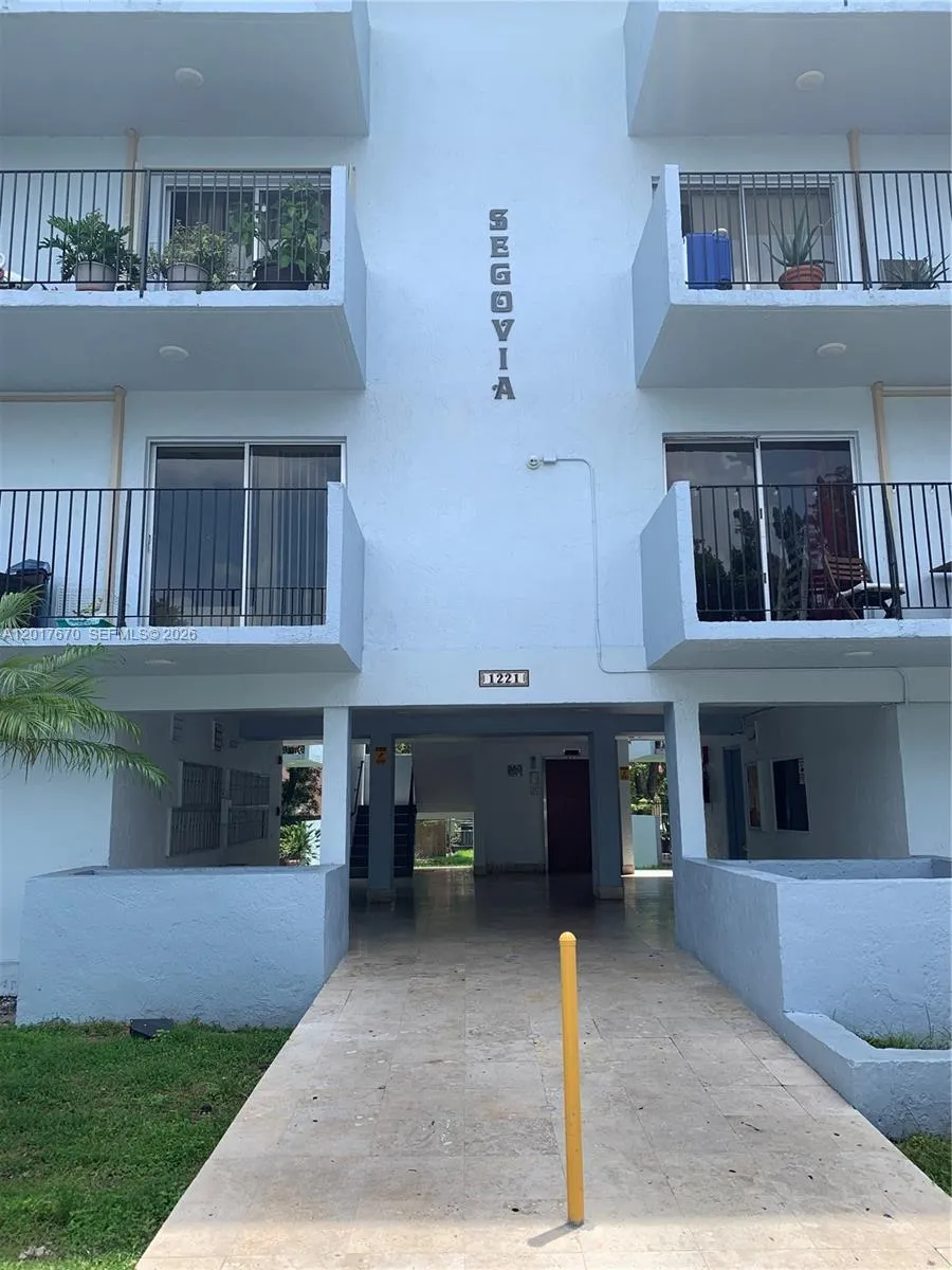 1221 SW 122nd Ave #207 Miami, FL 33184