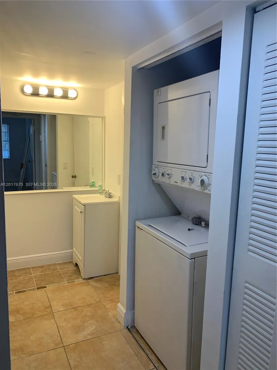 1221 SW 122nd Ave #207 Miami, FL 33184