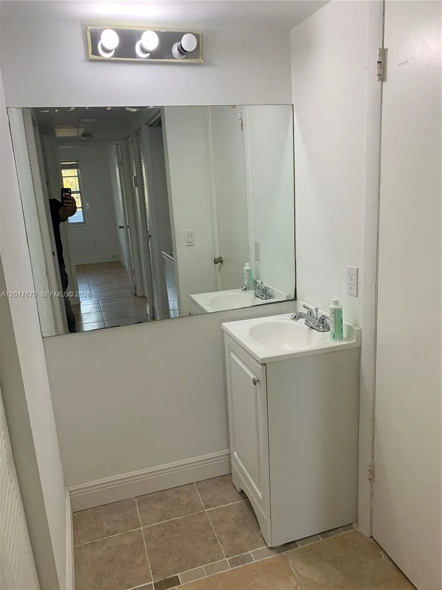 1221 SW 122nd Ave #207 Miami, FL 33184