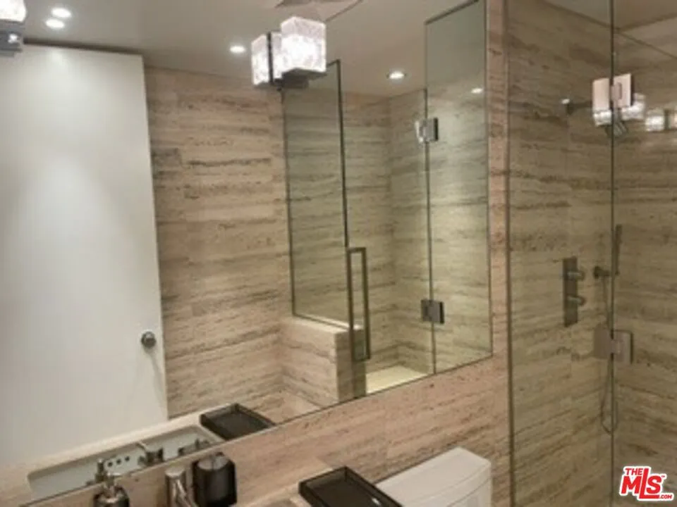 6250 Hollywood Boulevard #14D Los Angeles, CA 90028
