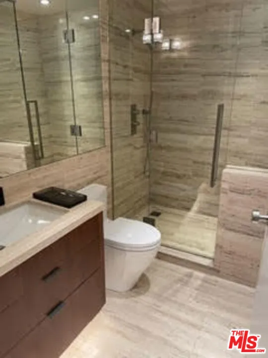 6250 Hollywood Boulevard #14D Los Angeles, CA 90028