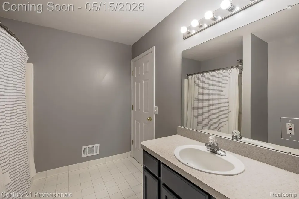 4509 Alexander Pines Drive Independence Charter Township, MI 48346