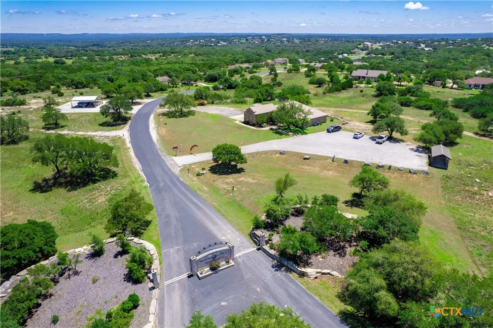 113 Peter Kleid Loop Blanco, TX 78606
