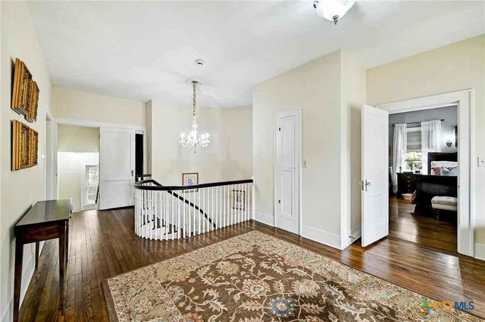403 E Bowie Street Luling, TX 78648