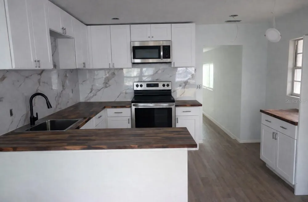 2442 40TH AVENUE St Petersburg, FL 33714