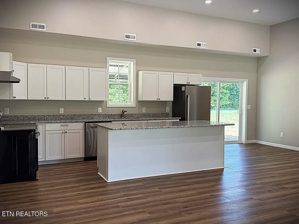246 Ralph Spivey Lane Gainesboro, TN 38562