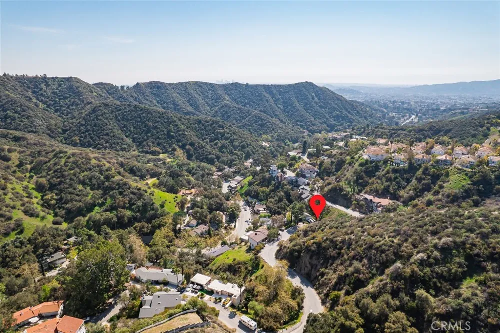 2745 Kennington Drive Glendale, CA 91206