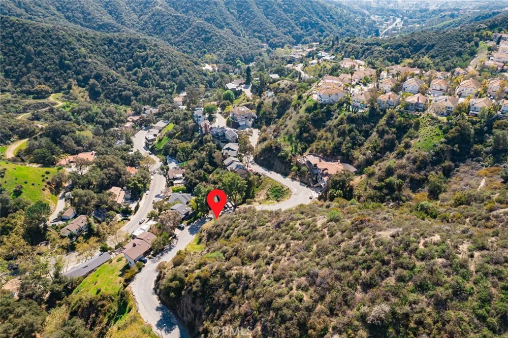 2745 Kennington Drive Glendale, CA 91206