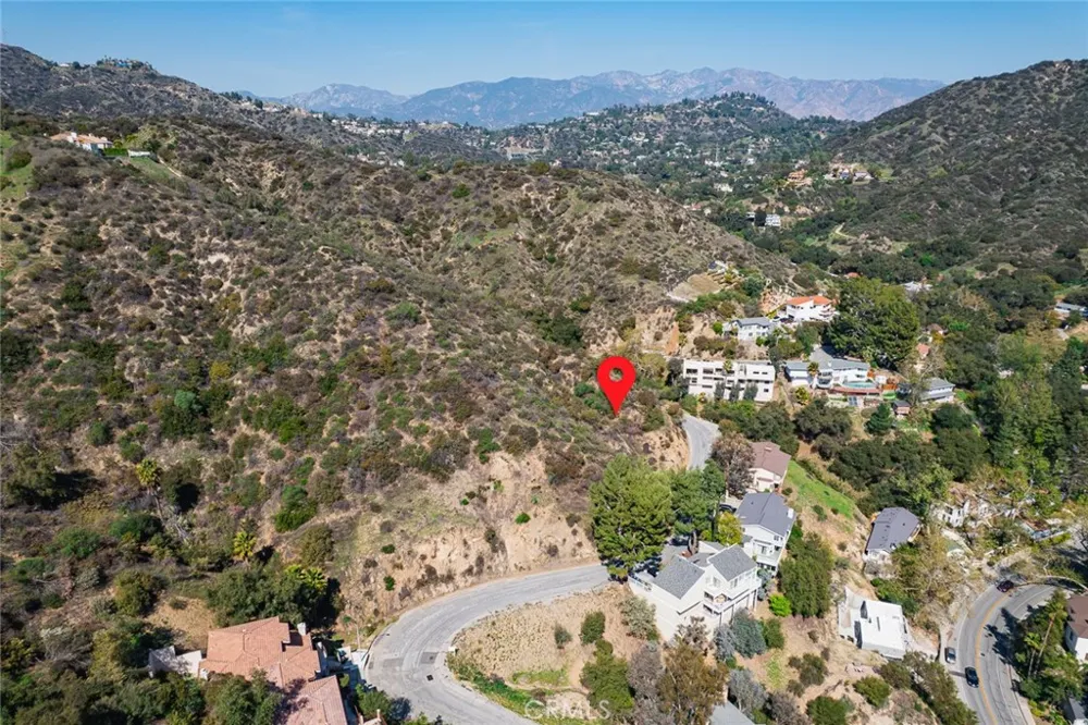 2745 Kennington Drive Glendale, CA 91206