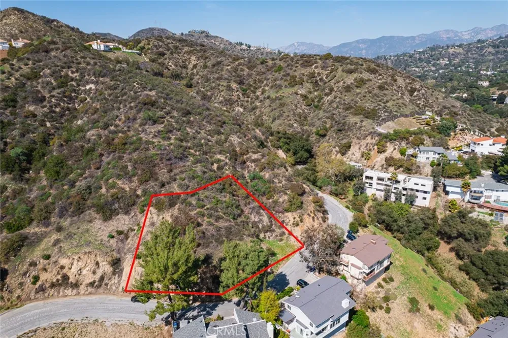 2745 Kennington Drive Glendale, CA 91206