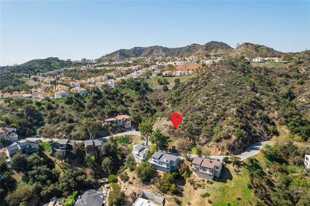 2745 Kennington Drive Glendale, CA 91206