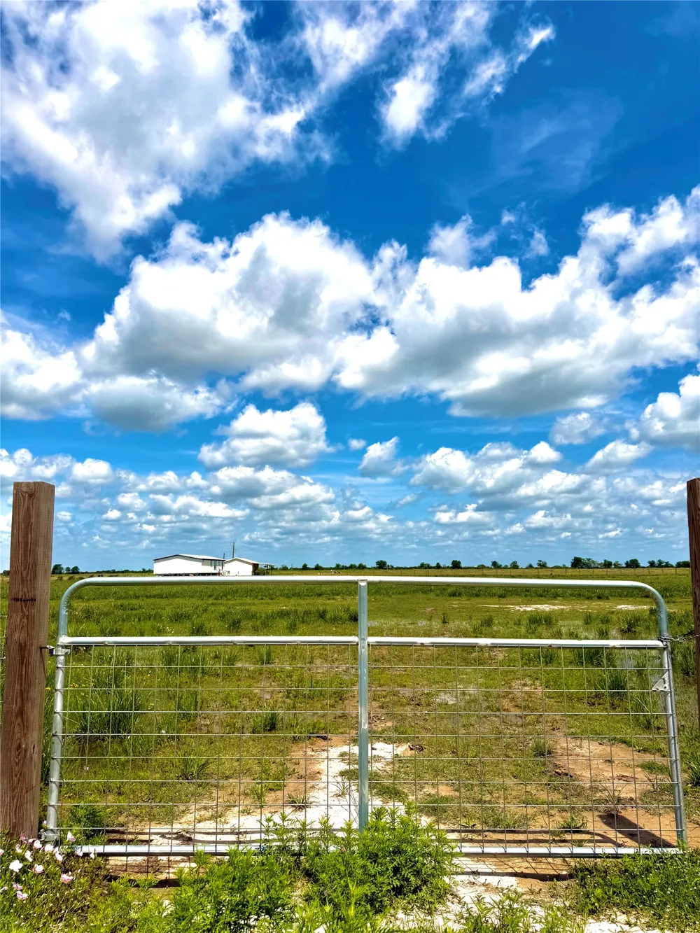 43 Mcdonald Road Eagle Lake, TX 77434