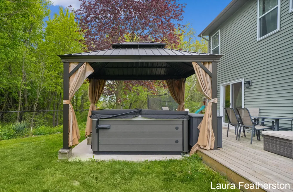 10451 Pine Island Drive NE Algoma Township, MI 49345