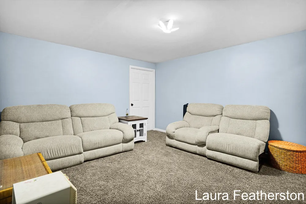 10451 Pine Island Drive NE Algoma Township, MI 49345