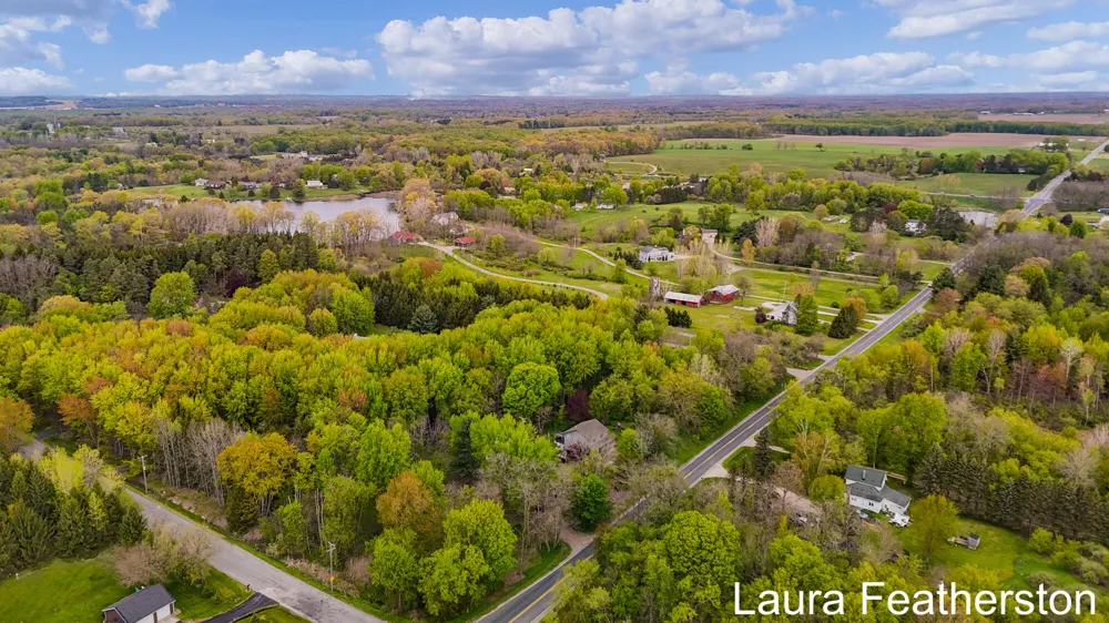 10451 Pine Island Drive NE Algoma Township, MI 49345