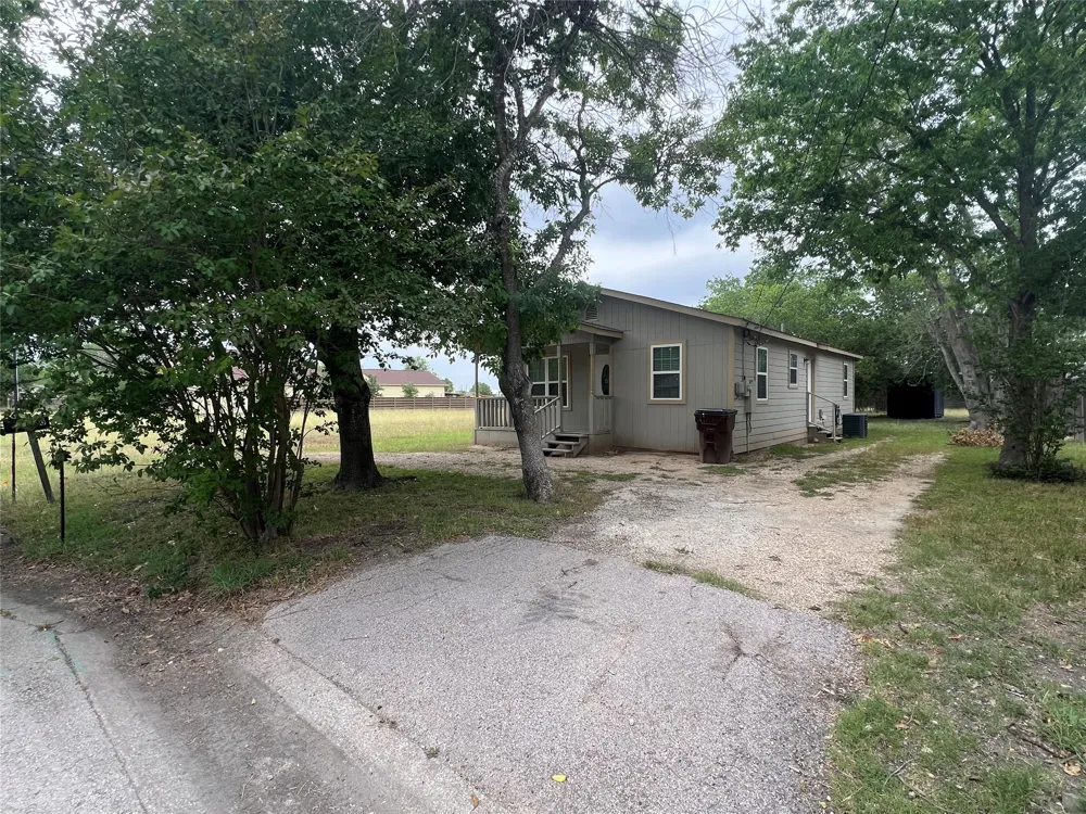 1310 Torres Street Lockhart, TX 78644