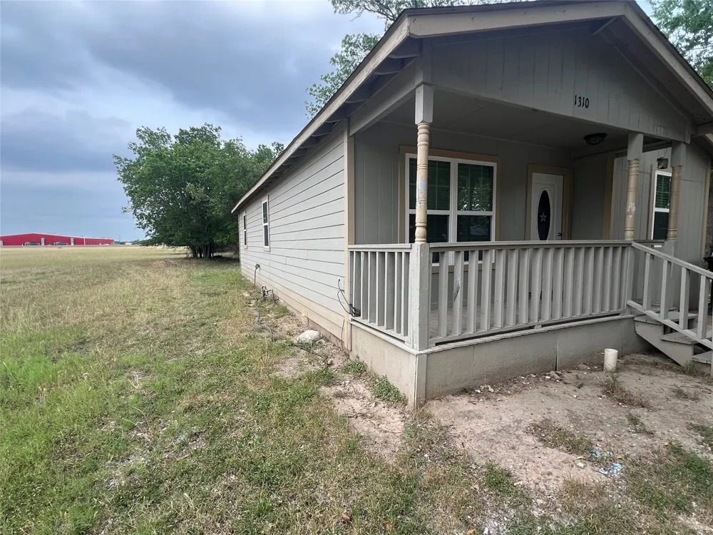 1310 Torres Street Lockhart, TX 78644
