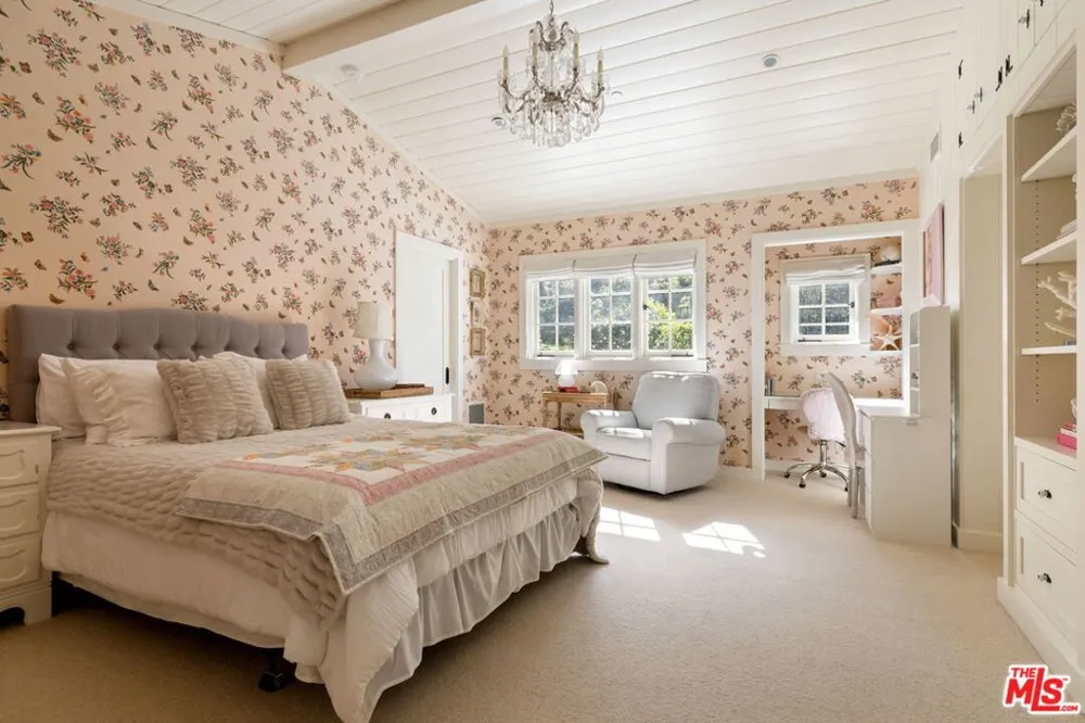 1900 Old Ranch Road Los Angeles, CA 90049