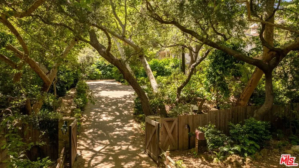 1900 Old Ranch Road Los Angeles, CA 90049
