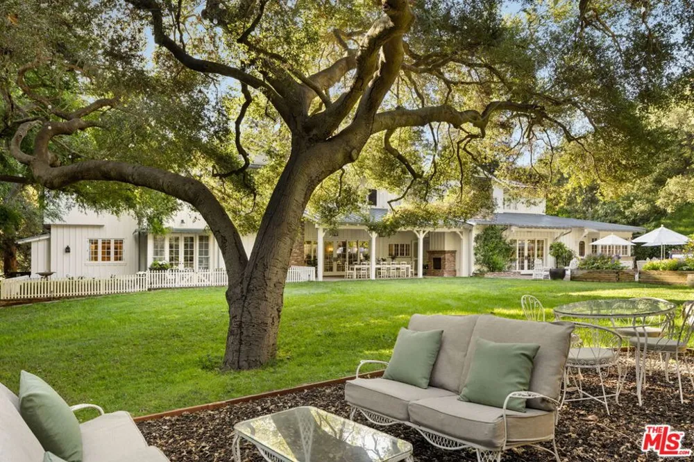 1900 Old Ranch Road Los Angeles, CA 90049