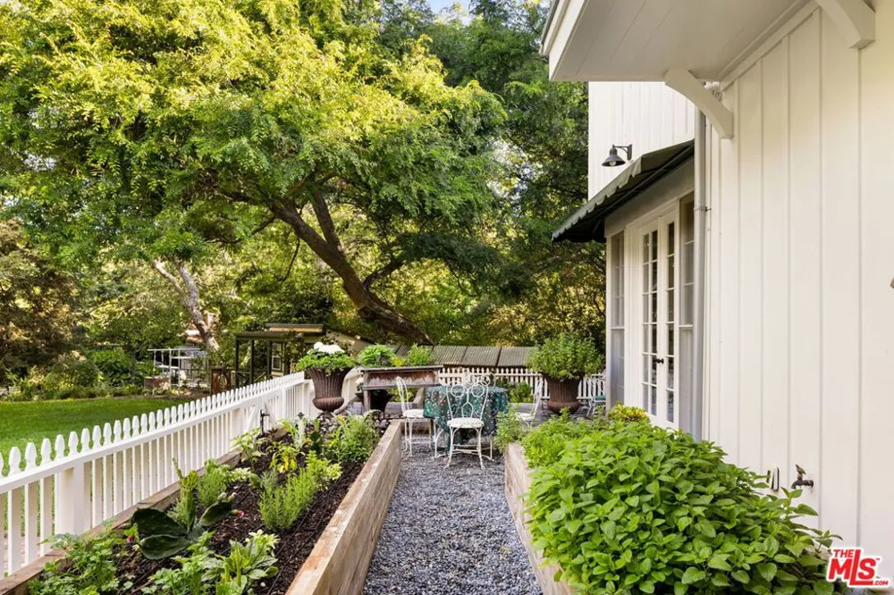 1900 Old Ranch Road Los Angeles, CA 90049