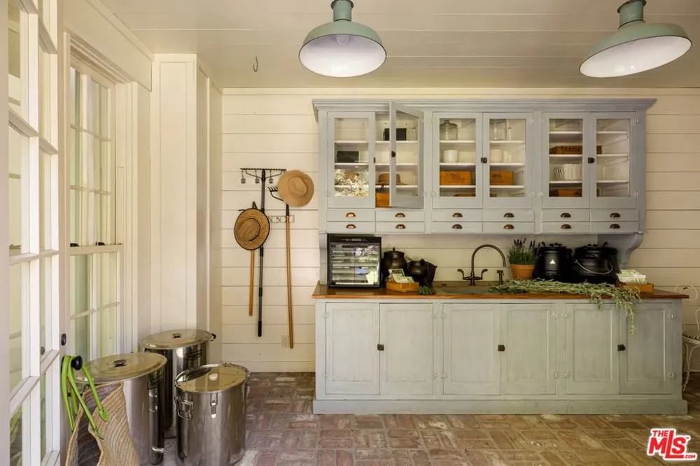 1900 Old Ranch Road Los Angeles, CA 90049