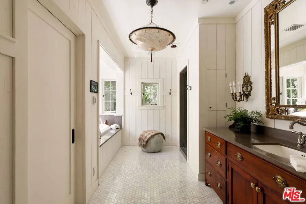 1900 Old Ranch Road Los Angeles, CA 90049