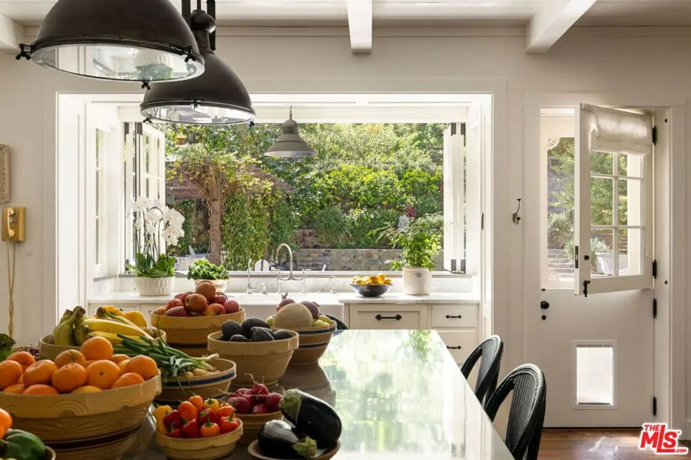 1900 Old Ranch Road Los Angeles, CA 90049