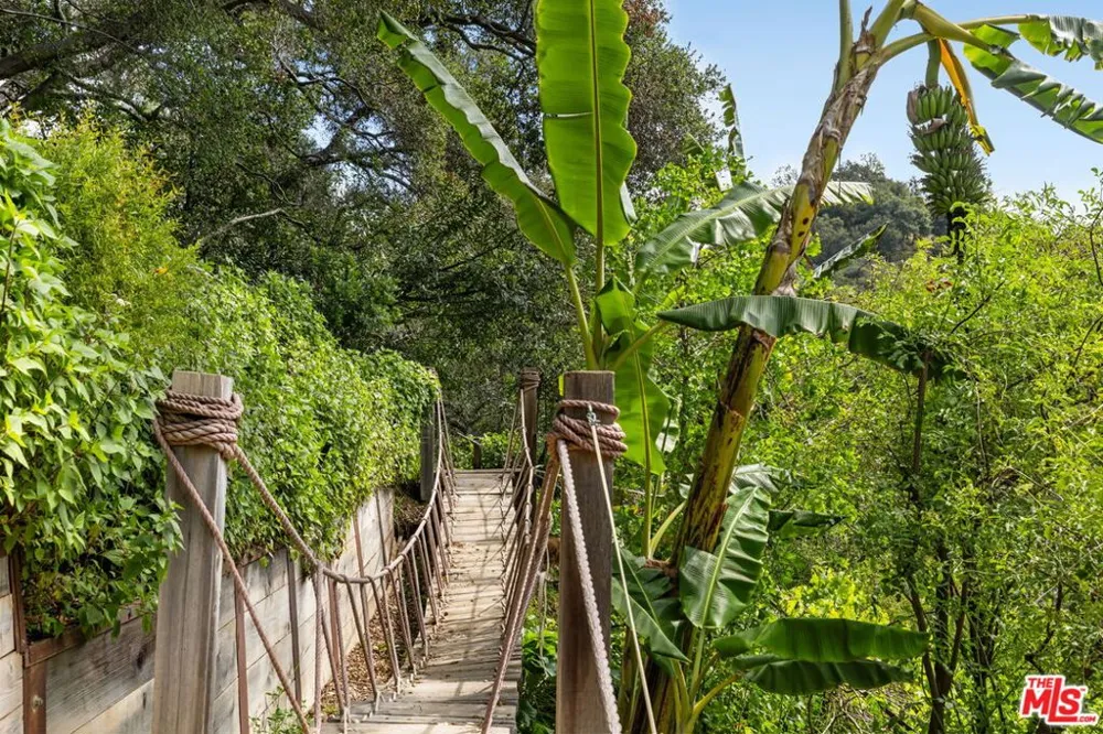 1900 Old Ranch Road Los Angeles, CA 90049