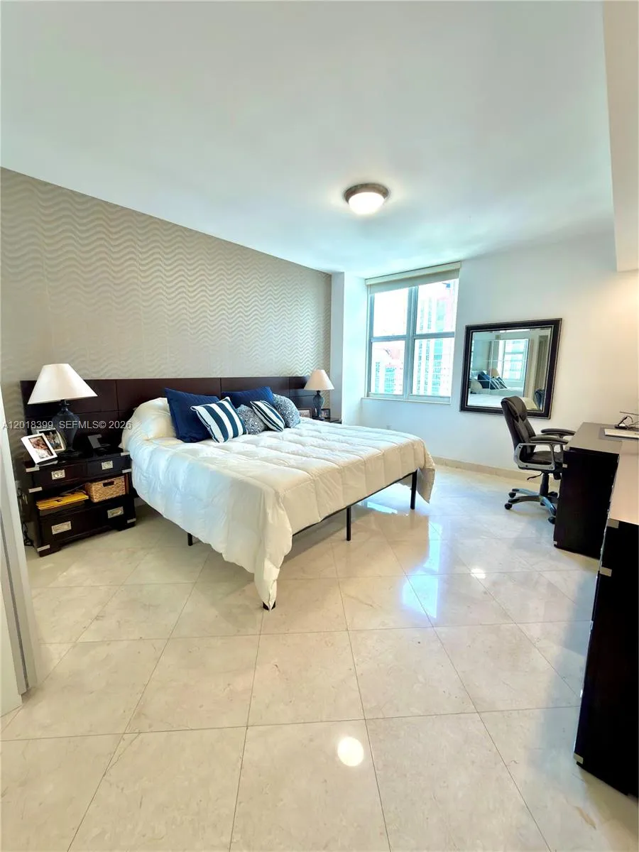 3330 NE 190th St #1610 Aventura, FL 33180