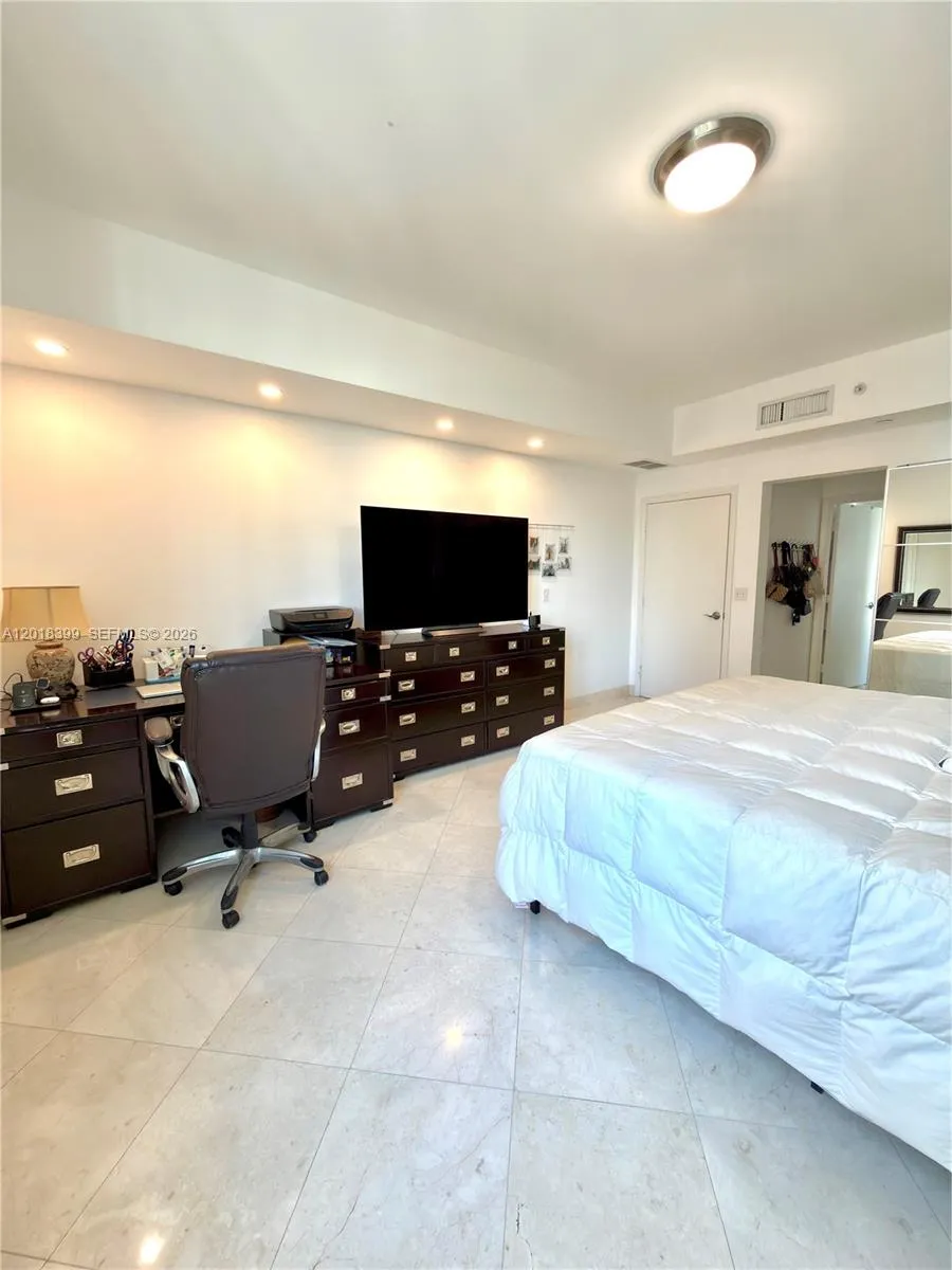 3330 NE 190th St #1610 Aventura, FL 33180