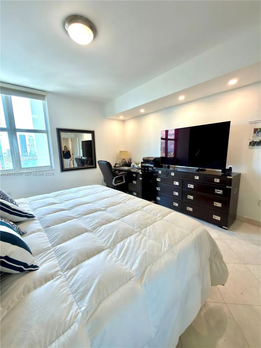 3330 NE 190th St #1610 Aventura, FL 33180
