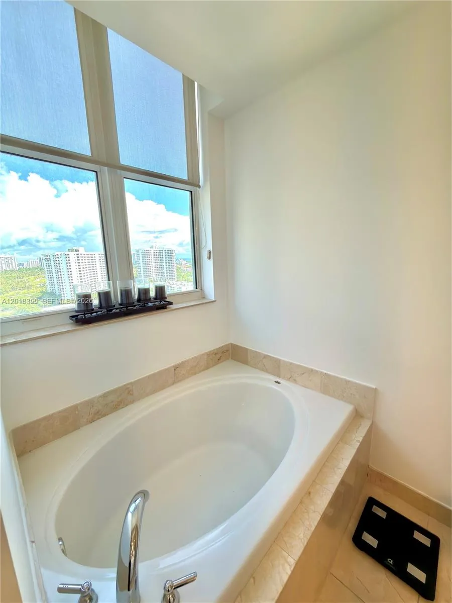 3330 NE 190th St #1610 Aventura, FL 33180