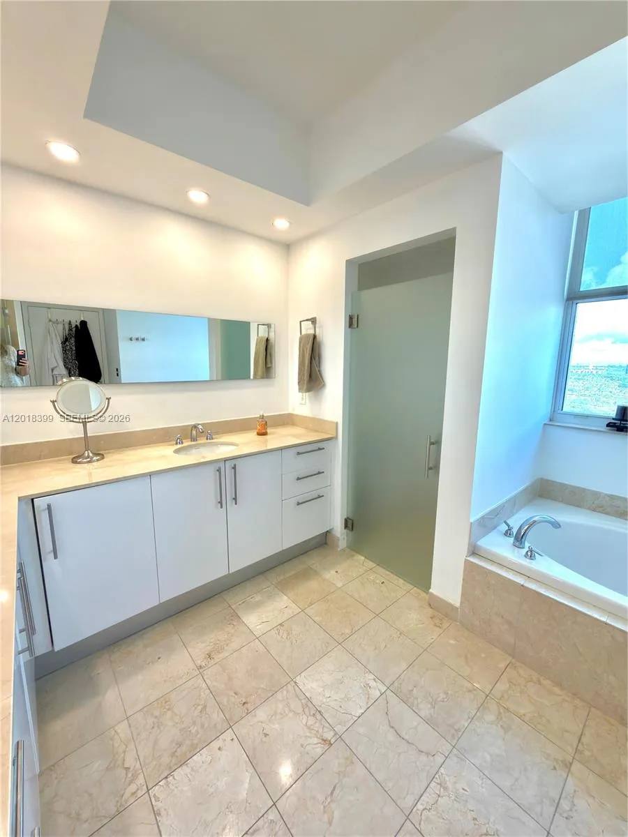 3330 NE 190th St #1610 Aventura, FL 33180
