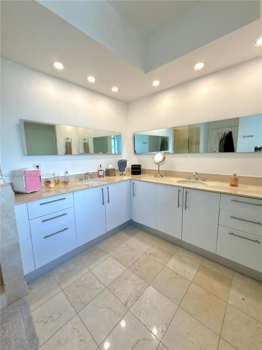 3330 NE 190th St #1610 Aventura, FL 33180